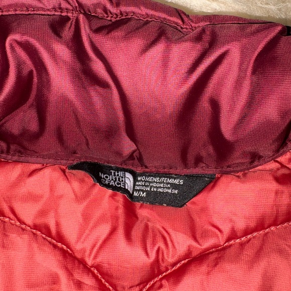The North Face 550 Women's Maroon Insulated Puffer Quilted Vest - Picture 7 of 8